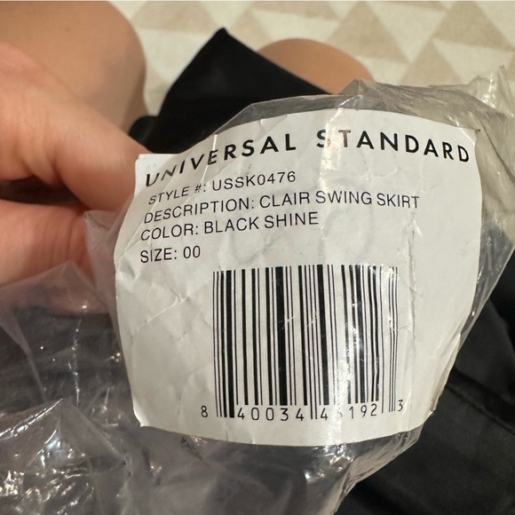 Universal standard clair swing skirt black shine satin 00 - Picture 2 of 2